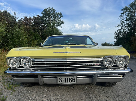 Chevrolet Impala 4 of 5