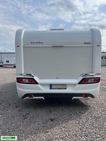 Hobby 560 WLU Prestige med 2 enkle senger og stort bad bak 3 of 15