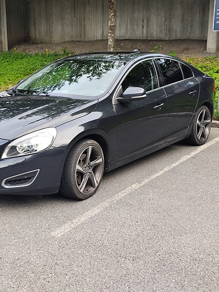 Volvo S60 4 of 5