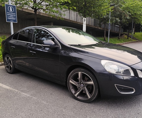 Volvo S60 2 of 5