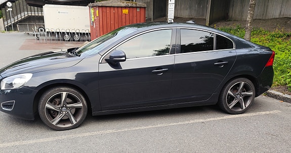Volvo S60 3 of 5