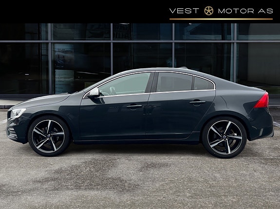 Volvo S60 4 of 5