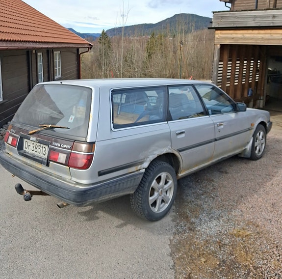 Toyota Camry 3 of 5