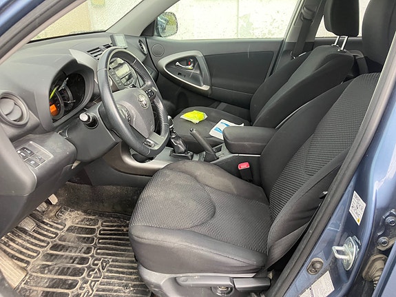 Toyota RAV4 5 of 5