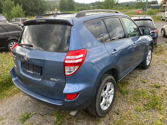 Toyota RAV4 4 of 5