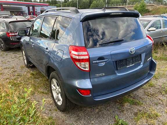Toyota RAV4 3 of 5