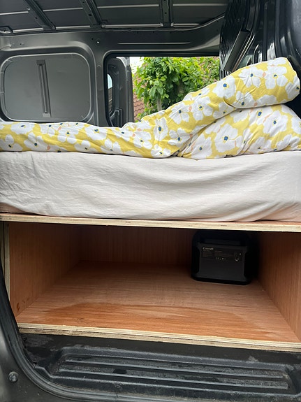 Nissan NV200 14 of 16