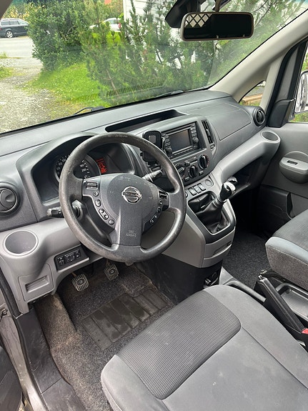Nissan NV200 10 of 16
