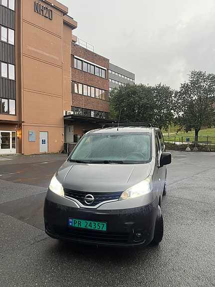 Nissan NV200 9 of 16