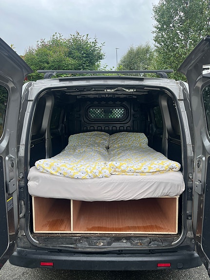 Nissan NV200 3 of 16