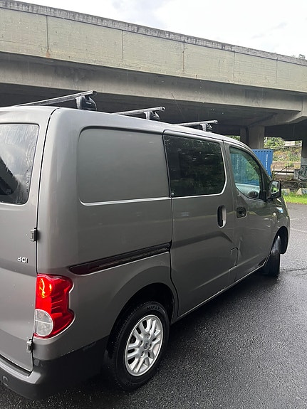 Nissan NV200 4 of 16