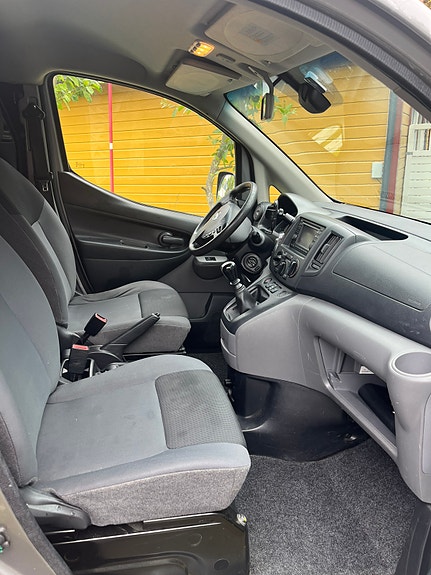 Nissan NV200 11 of 16