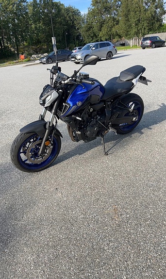 Yamaha MT-07 4 of 7