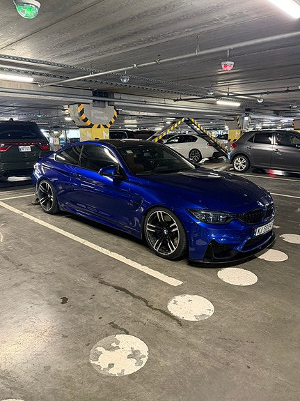 BMW M4 4 of 12