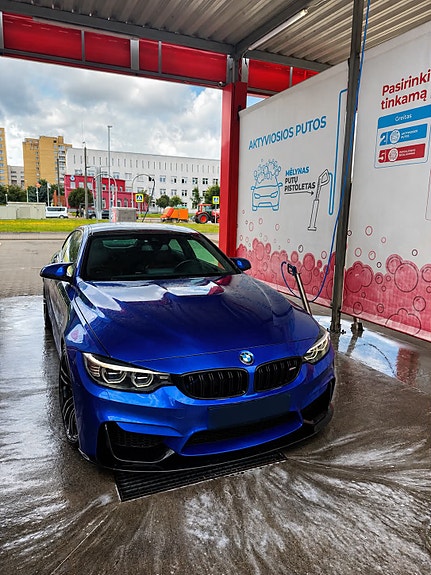 BMW M4 2 of 12