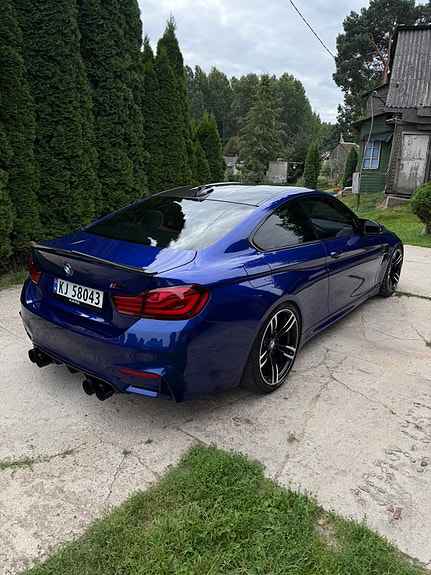 BMW M4 7 of 12