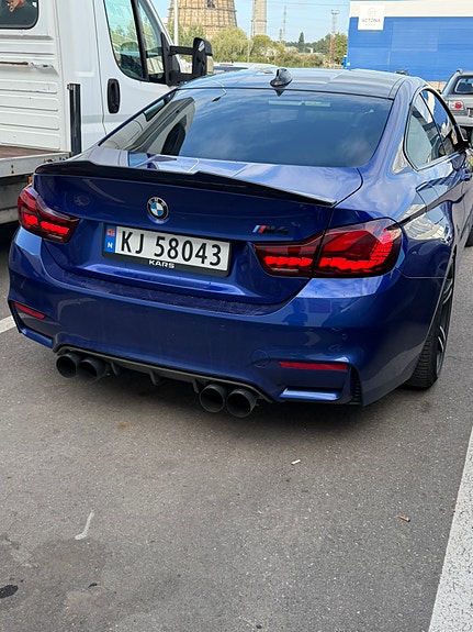 BMW M4 8 of 12