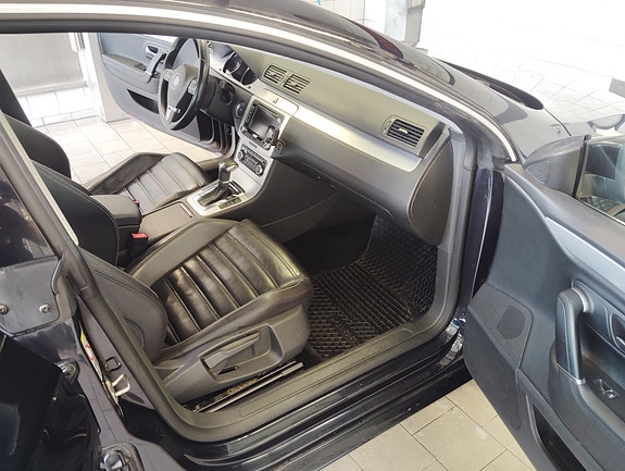 Volkswagen Passat CC 11 of 28