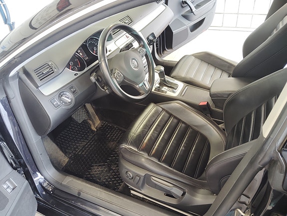 Volkswagen Passat CC 12 of 28