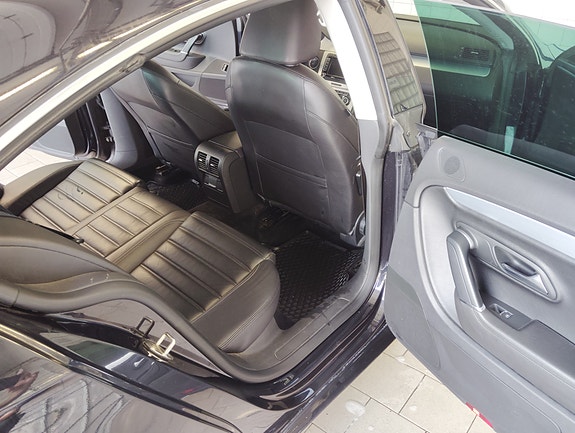 Volkswagen Passat CC 10 of 28