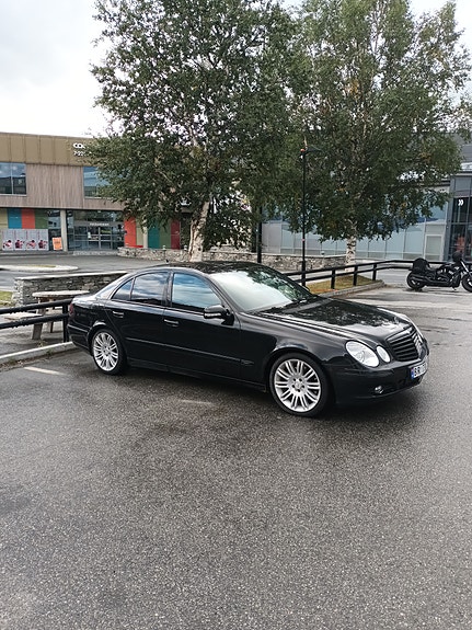 Mercedes-Benz E280 2 of 6