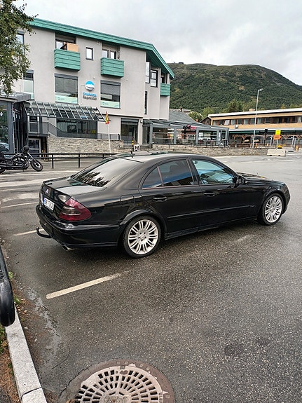 Mercedes-Benz E280 3 of 6