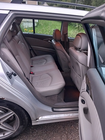 Mercedes-Benz E220 19 of 22