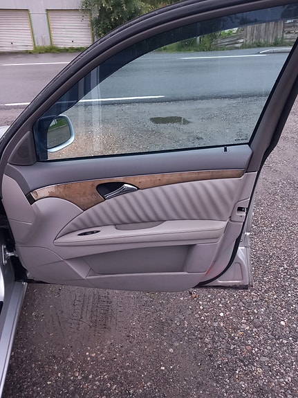 Mercedes-Benz E220 20 of 22