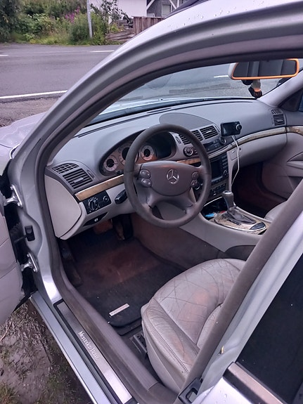 Mercedes-Benz E220 11 of 22