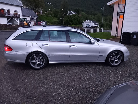 Mercedes-Benz E220 2 of 22