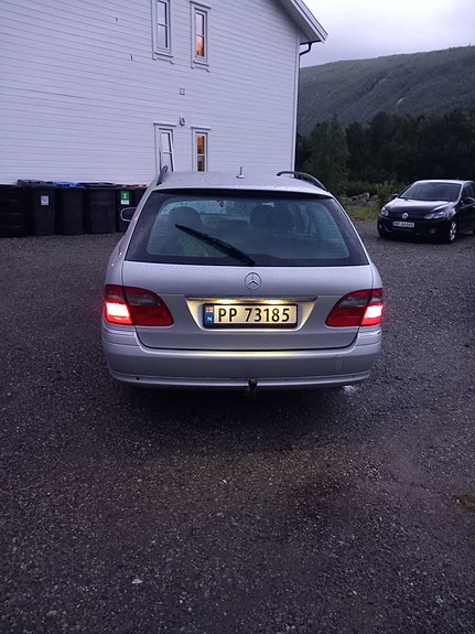 Mercedes-Benz E220 4 of 22