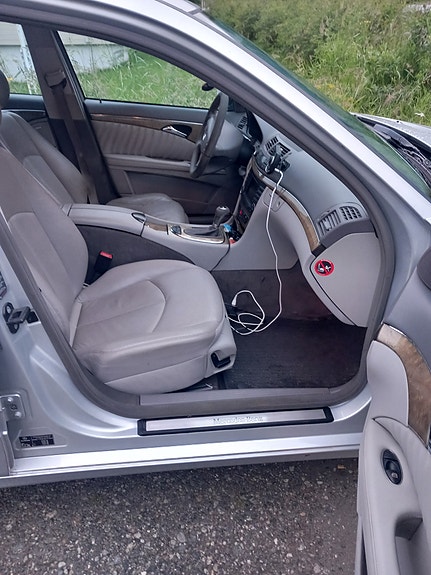 Mercedes-Benz E220 21 of 22