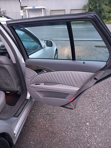 Mercedes-Benz E220 18 of 22