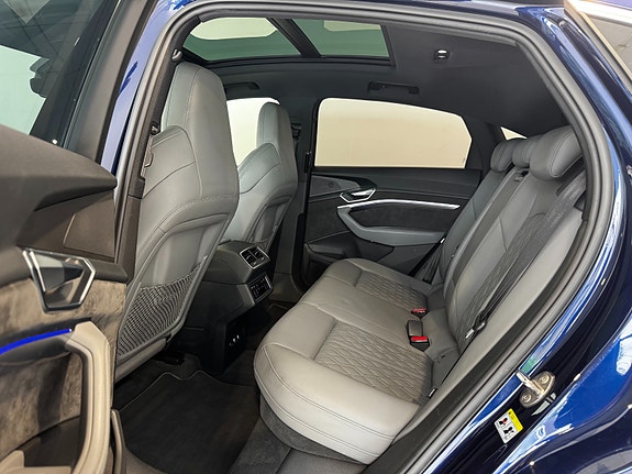 Audi e-tron Sportback 17 of 30