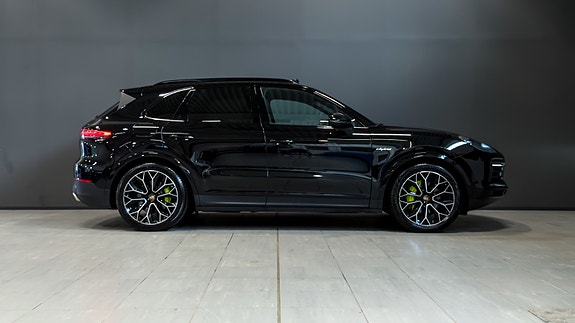 Porsche Cayenne 7 of 30