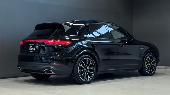 Porsche Cayenne 15 of 30