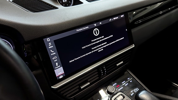 Porsche Cayenne 29 of 30
