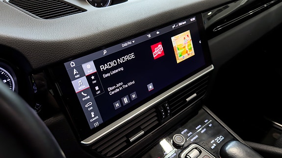 Porsche Cayenne 26 of 30