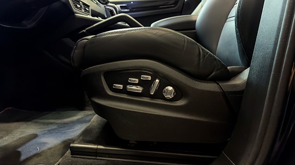 Porsche Cayenne 21 of 30