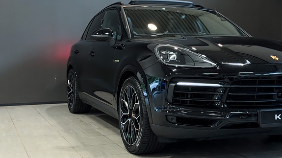 Porsche Cayenne 14 of 30