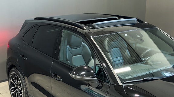 Porsche Cayenne 13 of 30