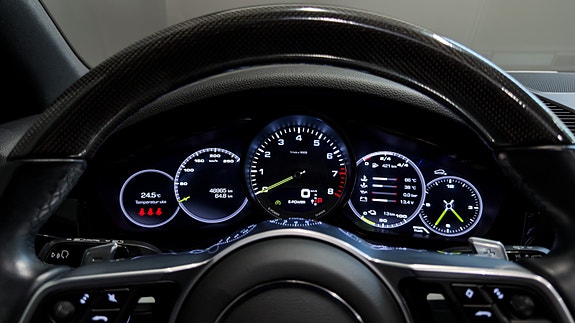 Porsche Cayenne 24 of 30