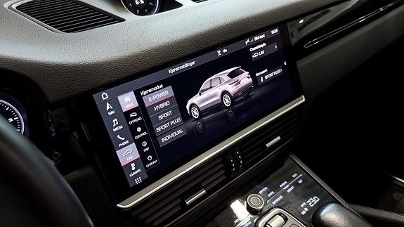 Porsche Cayenne 27 of 30