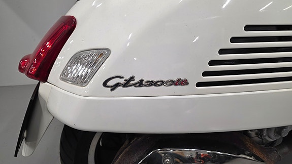 Vespa GTS 300 5 of 7