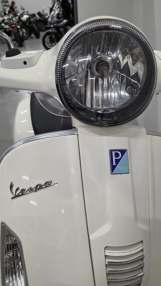 Vespa GTS 300 7 of 7