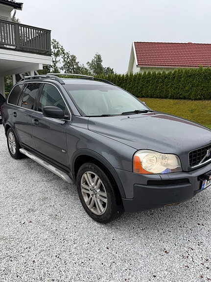 Volvo XC90 2 of 5