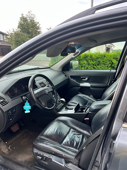 Volvo XC90 8 of 12