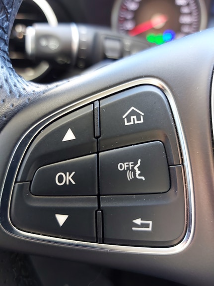Mercedes-Benz GLC350 e 11 of 30
