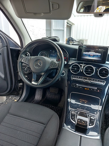 Mercedes-Benz GLC350 e 29 of 30