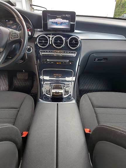 Mercedes-Benz GLC350 e 27 of 30